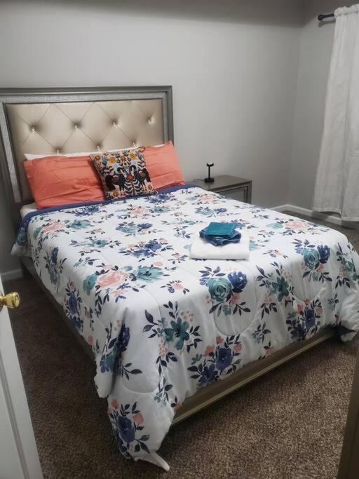 Castle Comfort Ellenwood ภายนอก รูปภาพ