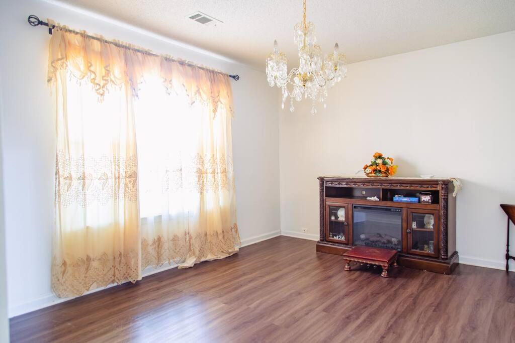 Castle Comfort Ellenwood ภายนอก รูปภาพ