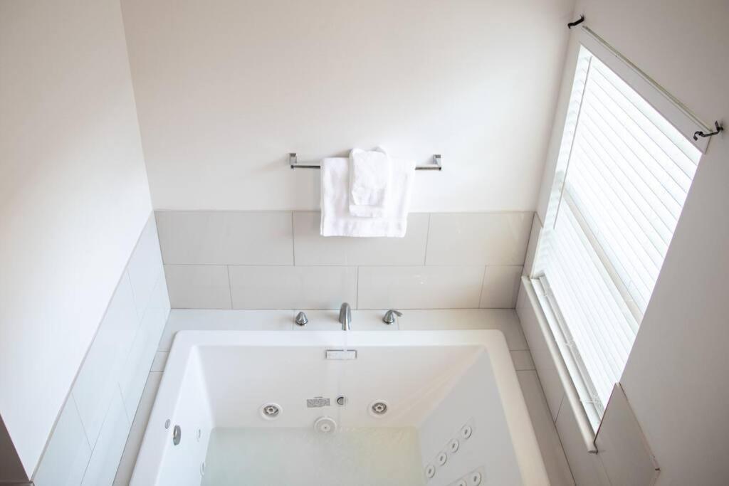 Castle Comfort Ellenwood ภายนอก รูปภาพ